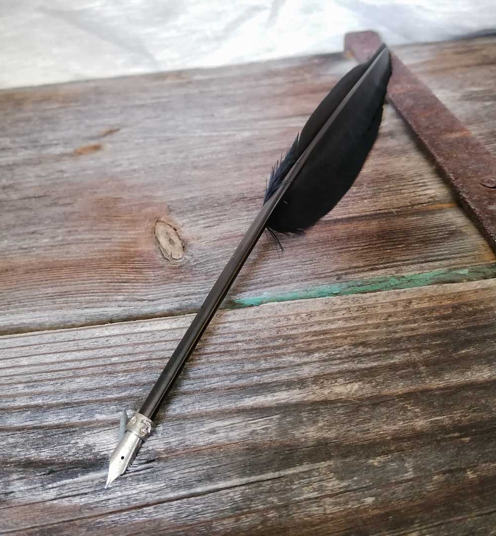 Federkiel mit Metallschreibfeder