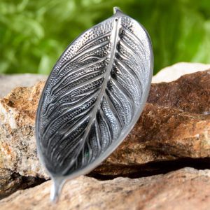 Räucherstäbchenhalter – Blatt aus Weißmetall